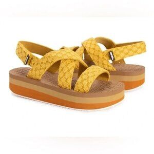Muk Luks Lukees Joyful Expression Size 10 Lofty Platform Sandal Yellow Beige New